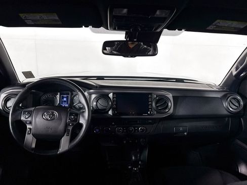 Used 2021 Toyota Tacoma TRD Off-Road image 12