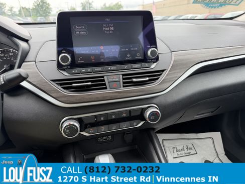 Used 2025 Nissan Altima 2.5 SV FWD image 22