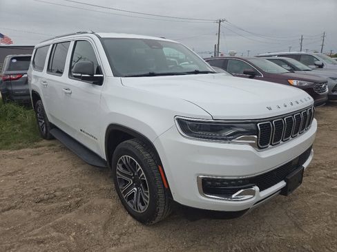 Used 2024 Jeep Wagoneer L Series II RWD image 5