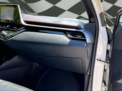 Used 2019 Toyota C-HR Limited FWD image 16