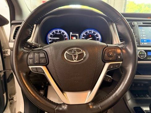 Used 2017 Toyota Highlander Limited AWD/4WD image 12