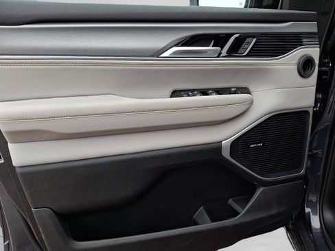 Used 2025 Jeep Wagoneer 4WD w/ Premium Group I image 25