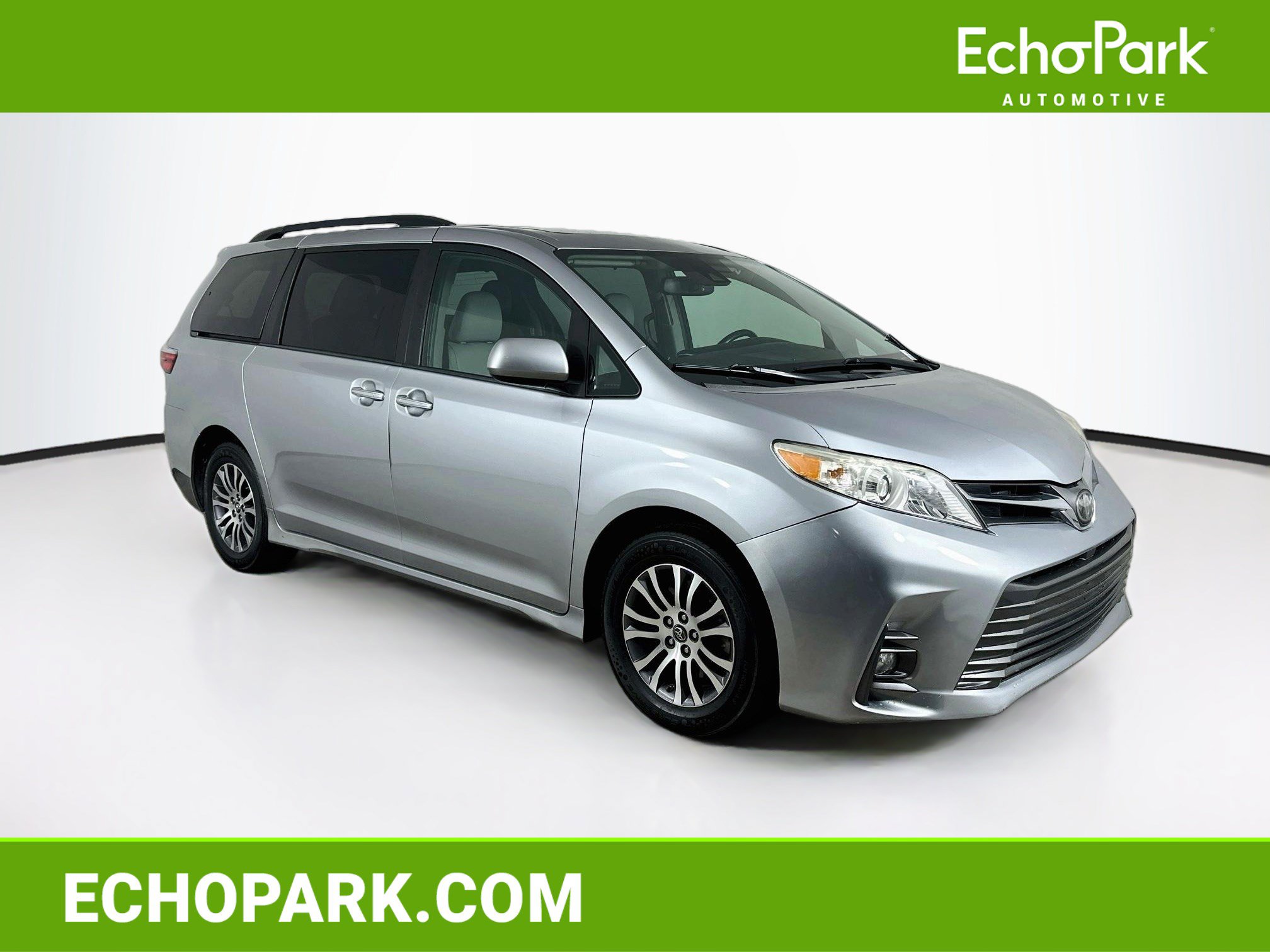 Used 2018 Toyota Sienna XLE FWD image 1
