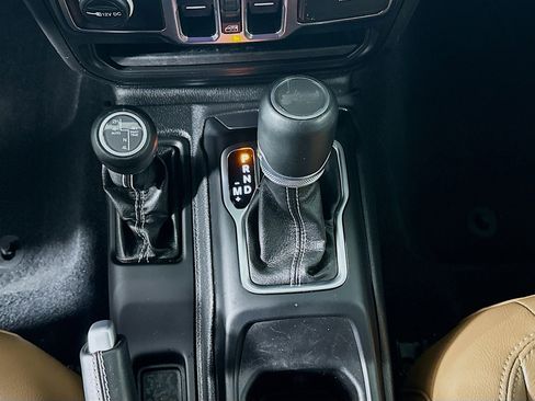 Used 2023 Jeep Wrangler Sahara image 24