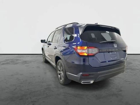 Used 2025 Honda Pilot Sport image 2