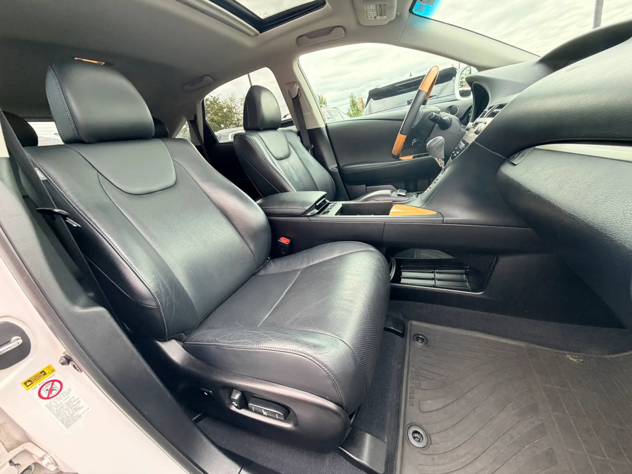 Used 2015 Lexus RX 450h AWD image 25