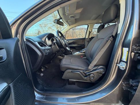 Used 2019 Dodge Journey SE w/ Connectivity Group FWD image 20