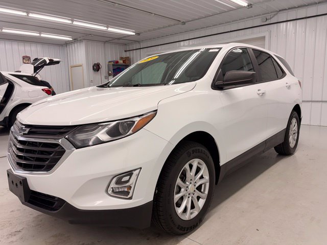 Used 2020 Chevrolet Equinox LS w/ LS Convenience Package AWD/4WD image 3