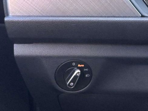 Used 2024 Volkswagen Jetta SE w/ Panoramic Sunroof Package image 30