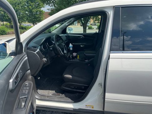 Used 2012 Chevrolet Traverse LT FWD image 6