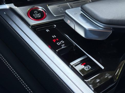 Used 2024 Audi SQ8 e-tron Prestige w/ Prestige Package AWD/4WD image 29