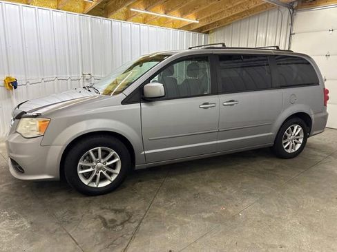 Used 2014 Dodge Grand Caravan SXT w/ Rear Park Assist Package FWD image 4