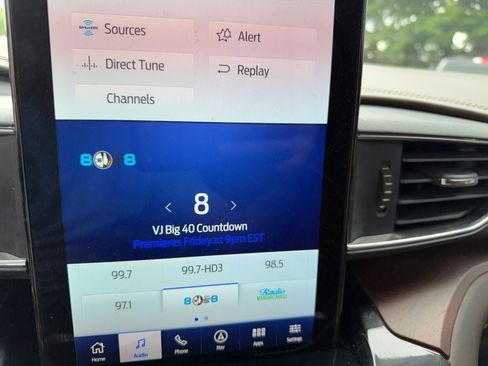 Used 2024 Ford Explorer King Ranch w/ Technology Package AWD/4WD image 17