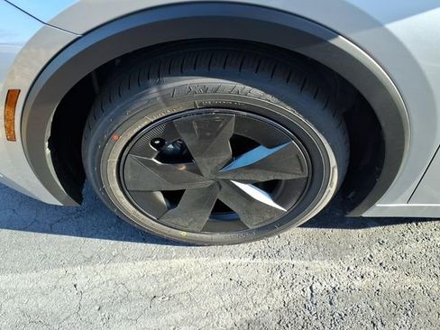 New 2026 Toyota Prius LE image 4