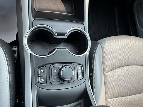 Used 2022 GMC Terrain SLT w/ Infotainment Package II FWD image 25