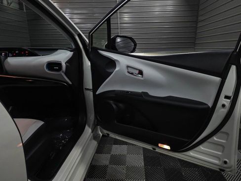 Used 2018 Toyota Prius Prime Advanced image 34