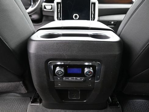 Used 2025 GMC Yukon XL Denali AWD/4WD image 25