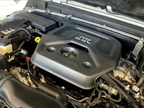 Used 2020 Jeep Wrangler Unlimited Sahara AWD/4WD image 27