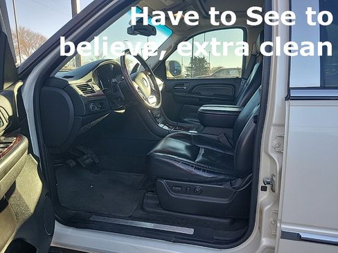 Used 2007 Cadillac Escalade AWD w/ Information Package image 10