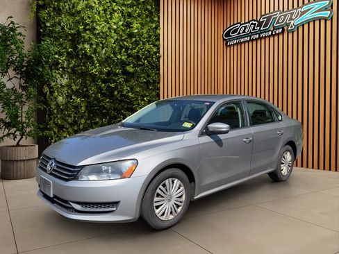 Used 2014 Volkswagen Passat 2.5 S FWD image 1