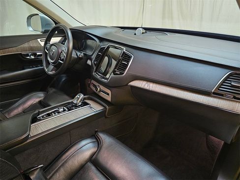 Used 2021 Volvo XC90 T8 Inscription w/ Protection Package Premier image 11