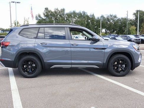 New 2026 Volkswagen Atlas Peak Edition image 8