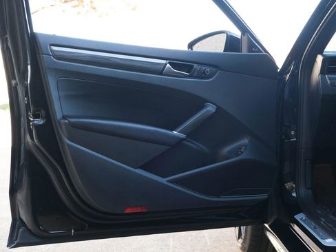 Used 2022 Volkswagen Passat 2.0T R-Line image 10