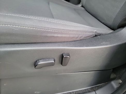 Used 2023 Nissan Frontier SV image 12