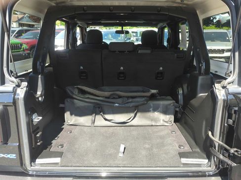 Used 2023 Jeep Wrangler Unlimited w/ Cold Weather Group AWD/4WD image 31