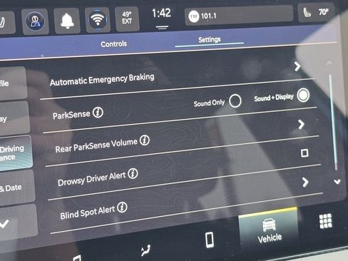 Used 2025 Jeep Compass Limited image 32