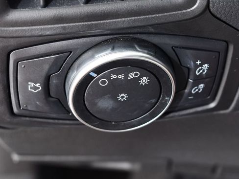 Used 2018 Ford Focus SE w/ Cold Weather Package FWD image 30