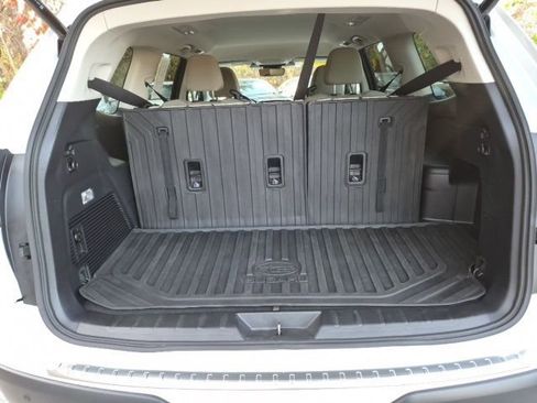 Used 2023 Subaru Ascent Premium w/ Convenience Package image 10