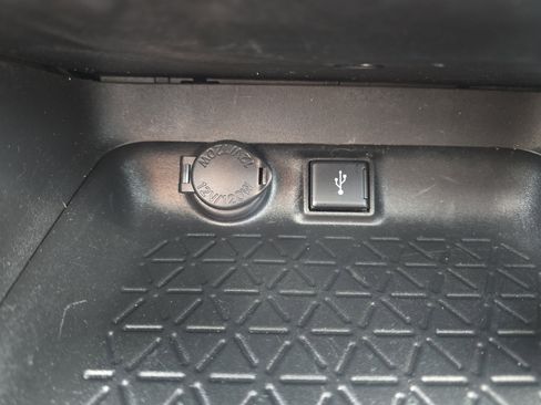 Used 2021 Toyota RAV4 XLE w/ Convenience Package AWD/4WD image 22