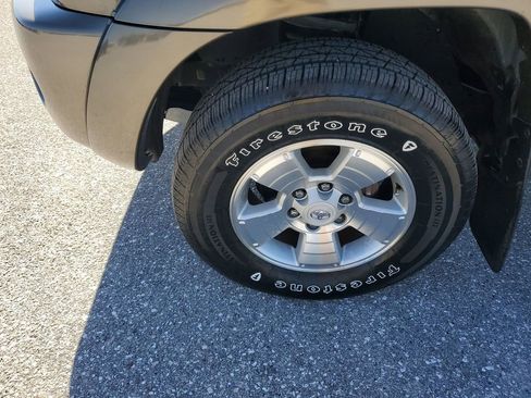 Used 2011 Toyota Tacoma PreRunner image 18