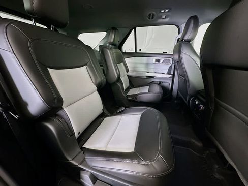 Certified 2022 Ford Explorer XLT w/ Equipment Group 202A image 33