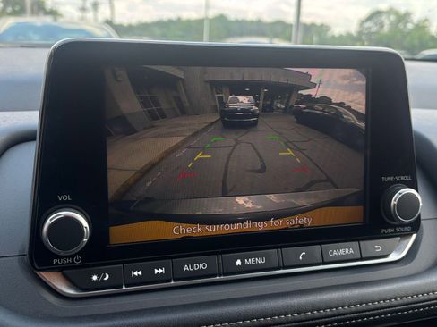 Used 2025 Nissan Rogue SV FWD image 26