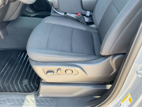 Used 2025 Chevrolet Silverado 1500 Custom image 13