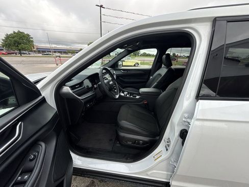 New 2025 Jeep Grand Cherokee L Altitude RWD image 12