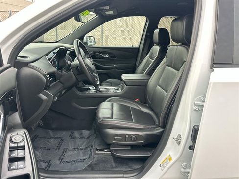 Used 2022 Chevrolet Traverse RS image 18