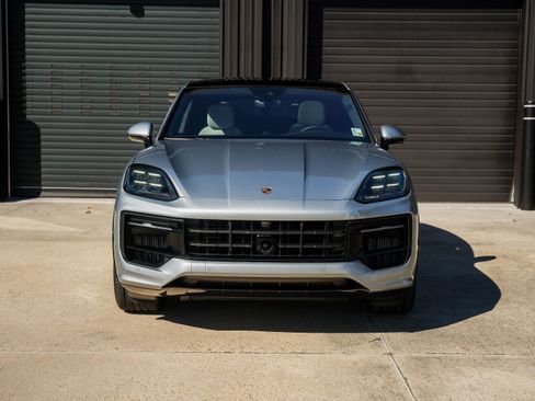 Used 2026 Porsche Cayenne GTS image 6