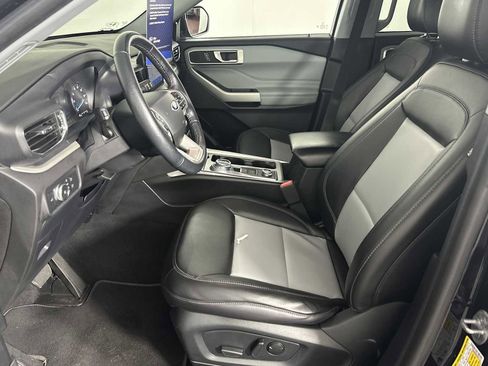 Used 2022 Ford Explorer XLT w/ Equipment Group 202A AWD/4WD image 7