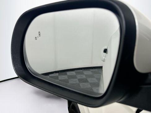 Used 2025 Kia Soul LX w/ LX Technology Package FWD image 16