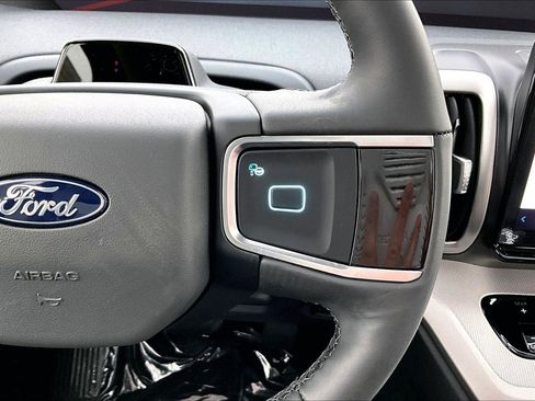 New 2025 Ford Expedition Active image 10