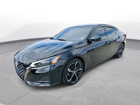 Used 2023 Nissan Altima 2.5 SR w/ SR Premium Package image 31