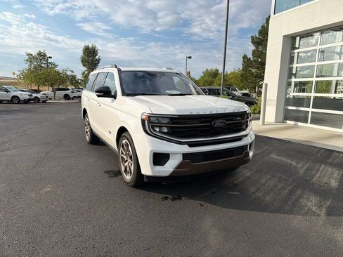 Used 2025 Ford Expedition King Ranch AWD/4WD image 7