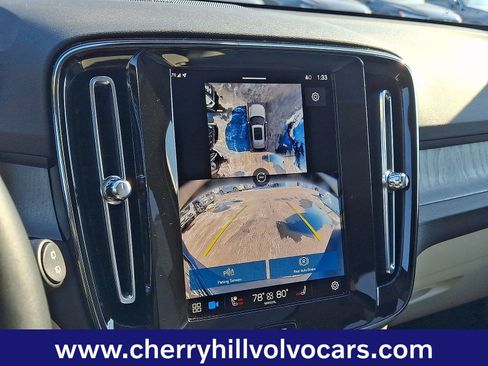 Certified 2025 Volvo XC40 B5 Plus w/ Protection Package Premier image 19