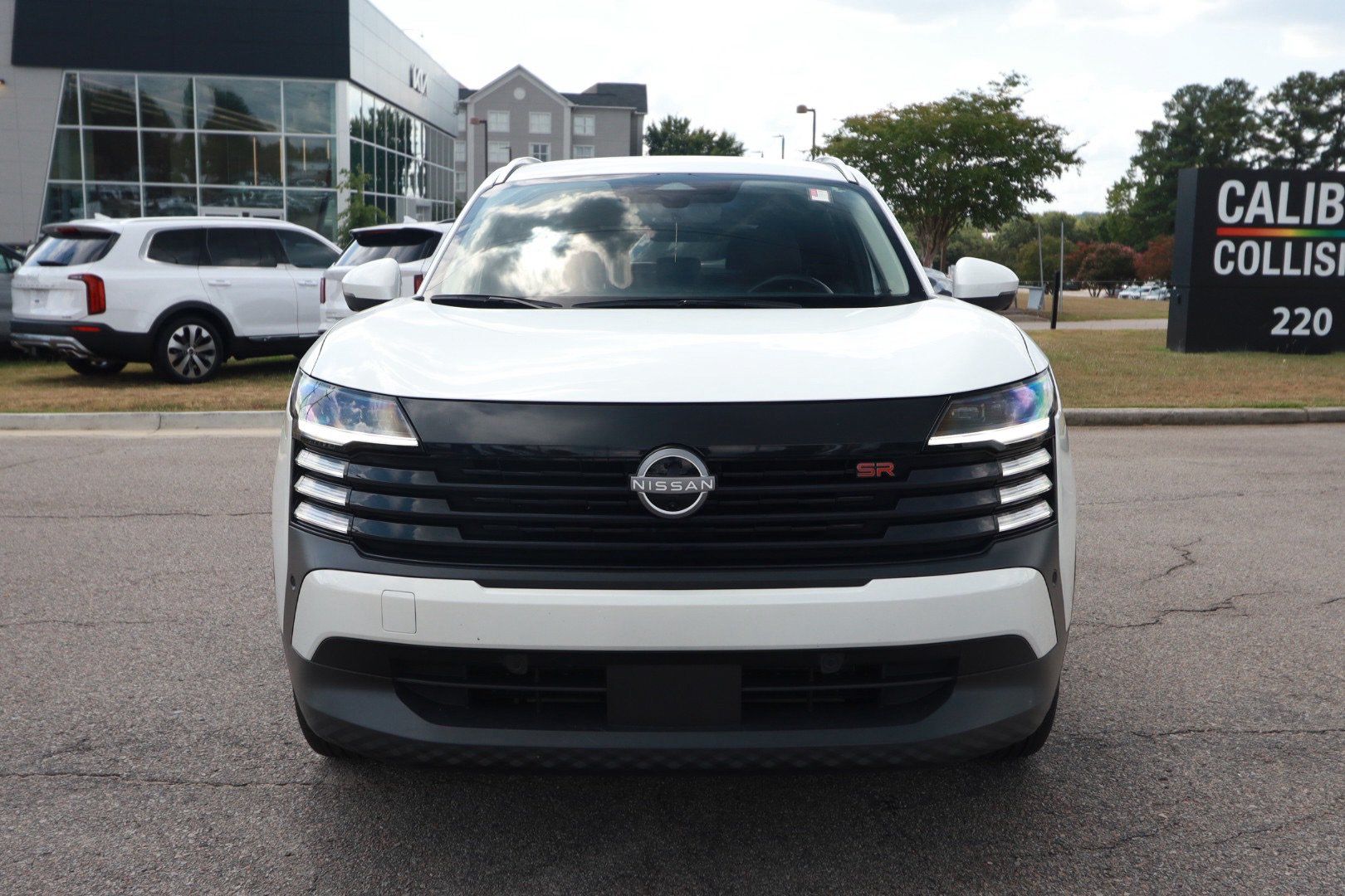 Used 2025 Nissan Kicks SR w/ Interior Electronics Package FWD image 8
