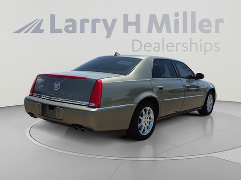 Used 2011 Cadillac DTS Luxury FWD image 5