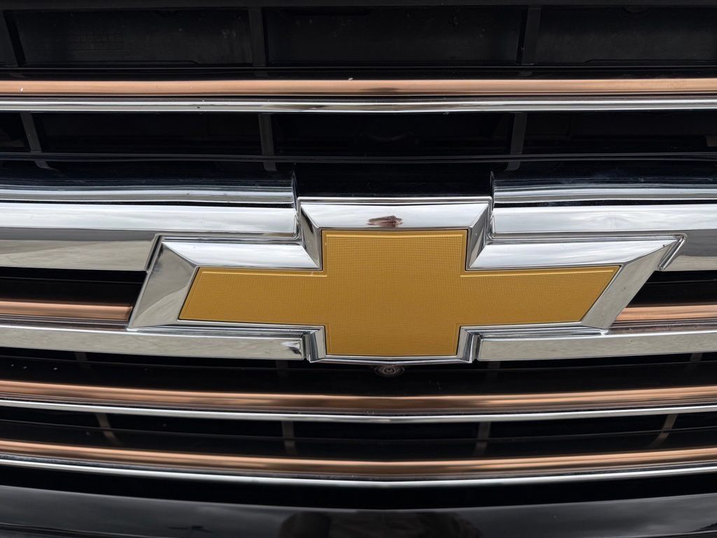 Used 2022 Chevrolet Silverado 2500 High Country w/ Technology Package AWD/4WD image 32