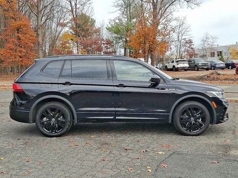 Certified 2022 Volkswagen Tiguan SE R-Line image 12